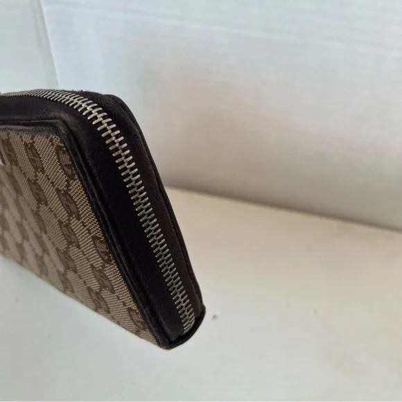 EUC Authentic Gucci monogram zippy wallet ❤️ - Picture 10 of 15